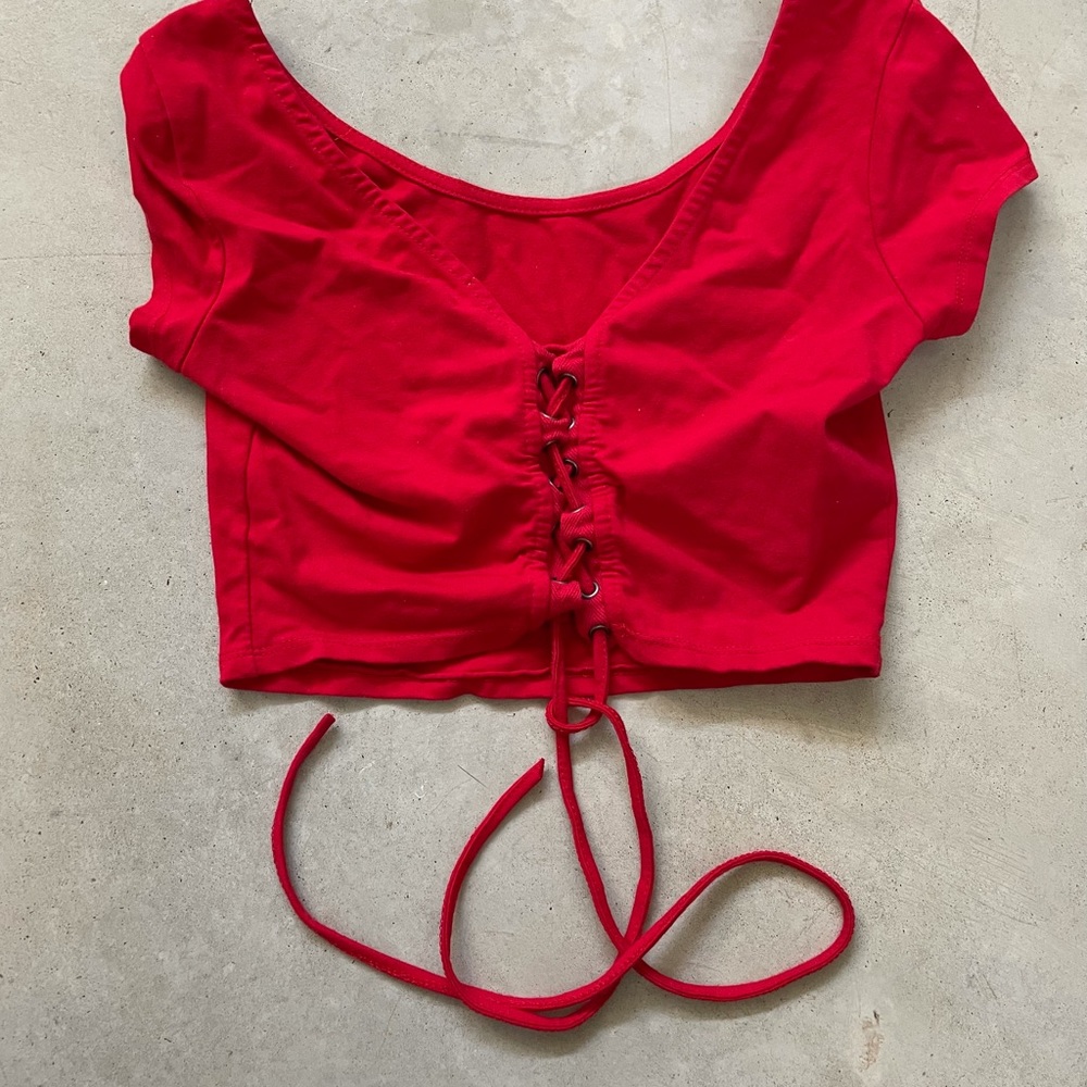 Red short sleeve crop top